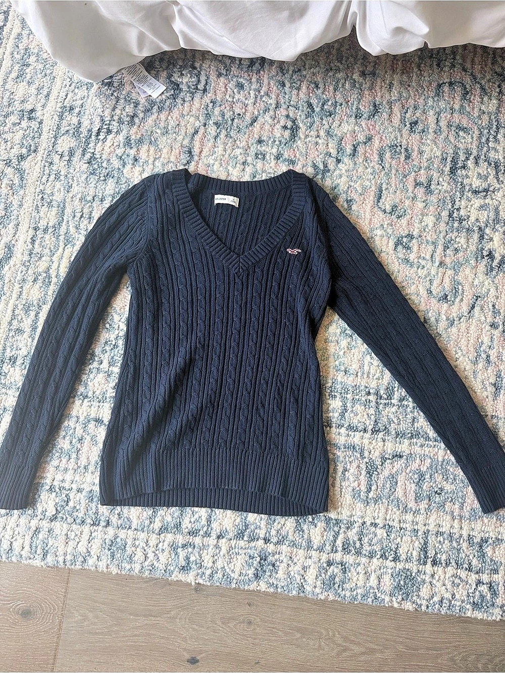 Hollister Women's Blue V-Neck Sweater Like New